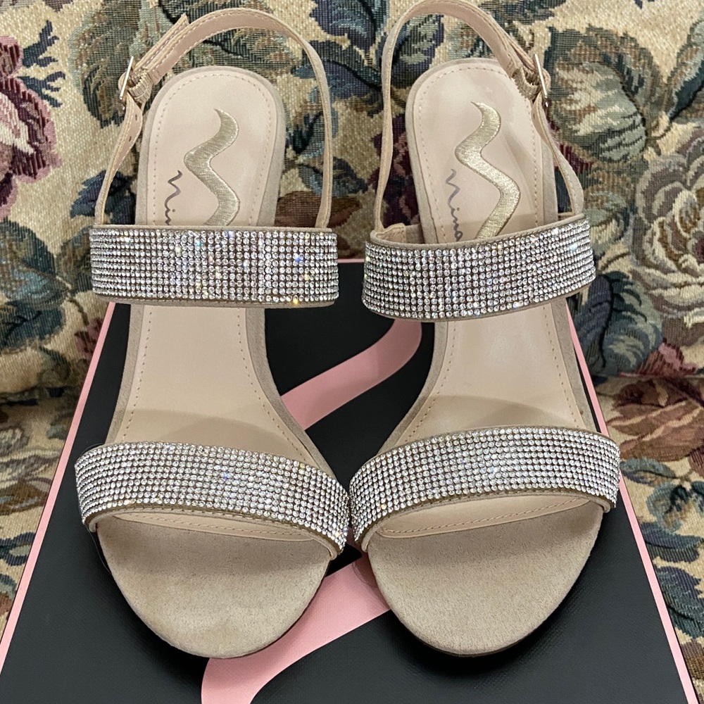 NINA Senta Rhinestone Silver Sandals Size 8